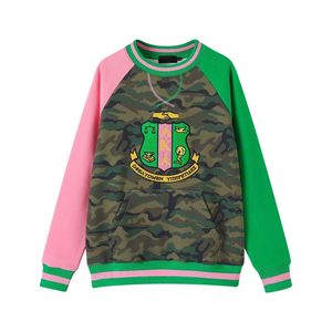 Sudadera de Cuello Redondo Chenille AKA, Diseño Camuflaje Verde, Rosa y Blanco, Letra Bordada, Estilo Casual, Unisex para Mujer - Product Image 1