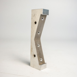 Bloque de Posicionamiento en Forma de V de Acero Inoxidable, Perfilado, Fabricado a Medida por AMT VINA, Mecanizado CNC - Product Image 1