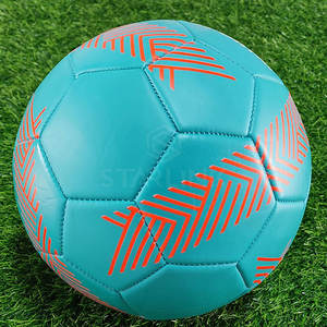 Balón de fútbol de diseño personalizado OEM a bajo precio, fabricado en Pakistán, venta al por mayor, balón de fútbol de entrenamiento de alta calidad - Product Image 6