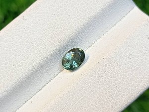 Zafiro Verde Natural de 0.66 Quilates, 5.5X4X3.2 MM, Ovalado, Facetado, Gema Suelta para Joyería - Product Image 4
