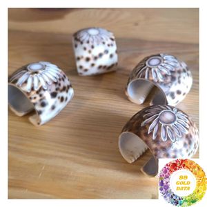 Anneau de serviette fait main en coquillage de cauris tigre, cadeau de mariage, décoration de table pour les couples, les demoiselles d'honneur et les invités du dîner - Product Image 2