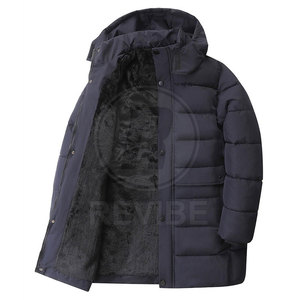 Veste longue matelassée respirante et écologique avec logo frontal, durable et douce, idéale pour les voyages et le confort hivernal - Product Image 6