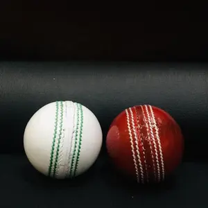 Atacado personalizado logotipo máquina de couro cromado costurado quatro peças construção bolas de cricket