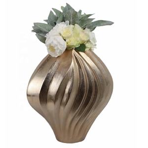 Nouveauté Vase en aluminium sculptural moderne Décoration d'intérieur pour salon Chambre Étagères Tables en prix de gros - Product Image 2
