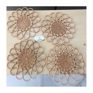 Assiette de présentation vintage en rotin en forme de fleur |   Tapis de table et décoration murale tissés naturellement au Vietnam - Product Image 3