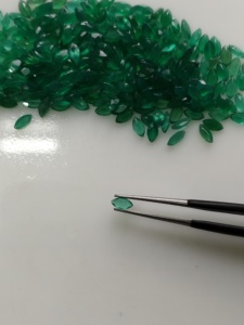 Onyx vert naturel 5x2,5 mm, taille marquise, pierres précieuses de qualité supérieure pour la fabrication de colliers - Product Image 5