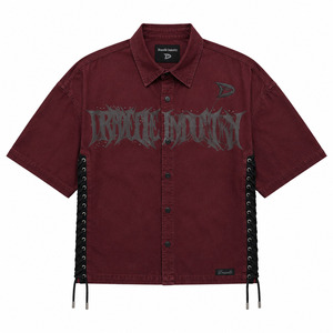 Chemise Y2K gothique en dentelle bordeaux pour homme, coupe oversize et carrée, manches courtes, avec empiècements latéraux, style streetwear, boutonnée, décontractée et audacieuse, vente en gros - Product Image 3