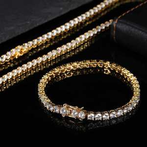 Bracelet tennis plaqué or avec diamants de laboratoire taille brillant rond, serti en canal, pour usage quotidien - Product Image 1