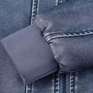 Chaquetas Vaqueras Cortas para Mujer con Parche Deportivo de Diseño Elegante y Logotipo Personalizado OEM, Chaquetas de Moda Desgastadas y Rotosas de Haus Industries - Product Image 3