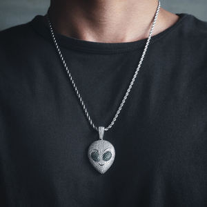 Colgante de Cara de Extraterrestre Plateado con Micro Pavé de Diamantes de Imitación, Joyería Hiphop, Regalo para Hombre - Product Image 1