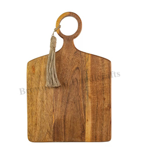 Planche à découper en bois d'acacia massif Design non glissant avec pompon décoratif pour la cuisine et le restaurant à bon prix - Product Image 1