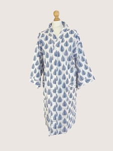 Bata Larga para Mujer con Estampado de Hojas Azules, Manga Larga, Cuello Camisero, 100% Algodón, Suave, Informal, para Verano - Product Image 1