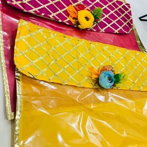 Elegante Juego de Sobres Shagun Hechos a Mano con Cubierta Transparente para Regalo, Diseño Floral Decorativo con Rejilla Dorada para Regalos de Boda - Product Image 1