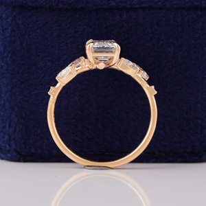 Anillo de Compromiso con Diamante Corte Esmeralda en Oro Amarillo, con Piedra Lateral en Forma de Pera, Anillo de Novia de Inspiración Vintage, Anillo de Promesa de Lujo para Mujer - Product Image 4