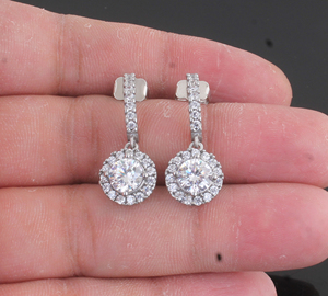 Boucles d'oreilles clous en argent plaqué avec pierres CZ taille ronde, topaze blanche naturelle et zircon – Bijoux classiques en pierres précieuses rondes en gros - Product Image 2