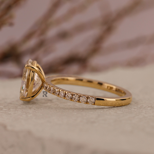 Bague de fiançailles en diamant de laboratoire CVD HPHT taille ovale Tulipe 1-5 carats 14K/18K/Platine 950 Certifié IGI Pureté VS1 Couleur E Coupe EX - Product Image 5