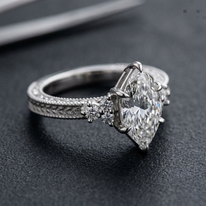 Bague de fiançailles en or blanc 10k 14k 18k avec diamant hexagonal allongé de laboratoire, coupe latérale, style vintage, filigrane gravé en or - Product Image 3