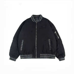 Chaqueta Universitaria Estilo Letterman con Tela de Lona, Parche Bordado en el Pecho, Forro Suave, Ribete de Punto Resistente e Impermeable - Product Image 2