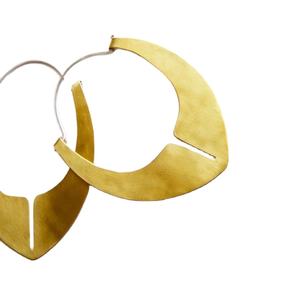 Boucles d'oreilles pendantes en laiton faites à la main avec placage or antique, design tendance pour mariage, élégance moderne - Product Image 5