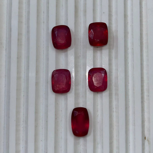 พลอยทับทิมทรงคุชชั่นเจียระไนแบบเติมแก้วธรรมชาติ สำหรับทำเครื่องประดับ พลอยทับทิมเติมแก้วจากเหมืองซูดาน ขนาดมิลลิเมตร - Product Image 1