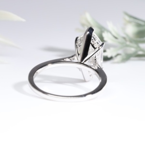 Anillo de Diamantes de Corte Hexagonal en Oro Blanco, Diseño Premium de Seis Puntas, Anillos de Boda Solitarios con Diamantes Brillantes para Mujer - Product Image 2