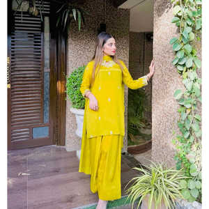 Conjunto de Diseño de Satén para Fiesta, Top, Pantalón y Dupatta - Product Image 4