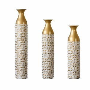 Juego de 3 Jarrones Florales Dorados y Blancos para Suelo, Decoración Metálica Contemporánea Hecha a Mano para Sala de Estar, Diseño de Interiores para Decoración del Hogar - Product Image 3