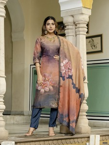 Costume en viscose imprimé numériquement avec travail manuel, prêt-à-porter, trois pièces, style ethnique, pour fêtes et mariages - Product Image 1