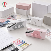 Kit d'entretien pour machine à coudre portable avec bobines de fil, jeu d'aiguilles et câble USB pour la réparation à domicile