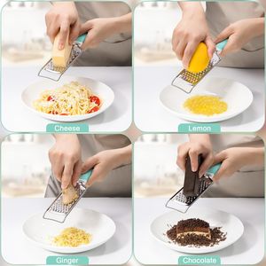 Grattugia Professionale in Acciaio Inossidabile con Manico per Grattugiare Formaggio, Cioccolato e Limone - Utensile da Cucina Manuale - Product Image 2
