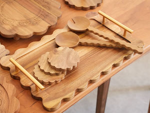 Plateau de service rustique en bois d'acacia à motif corde et poignées métalliques pour usage décoratif et multifonctionnel sur ottoman - Product Image 6