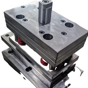 Matrices d'estampage progressif de haute précision pour composants en tôle Fabricant personnalisé de moules - Product Image 3