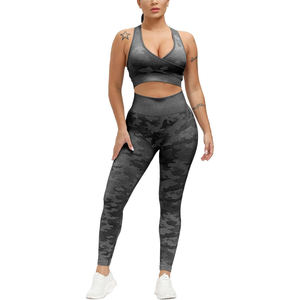 Conjunto de Yoga de 3 Piezas para Mujer Más Vendido 2026: Leggings Sin Costuras, Sujetador Deportivo y Chaqueta Corta - Product Image 1