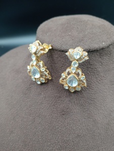 Pendientes Largos con Diseño Floral de Amaira Jewels, Chapados en Oro, Estilo Moderno para Bodas, de la India (Rajasthan) - Product Image 2