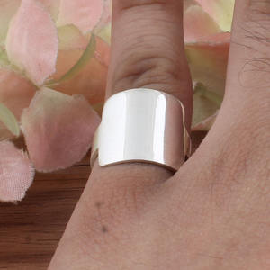 Bague simple en argent sterling 925 personnalisée, bague minimaliste délicate, bague empilable, bande fine unie, bijoux pour femmes, vente en gros - Product Image 2