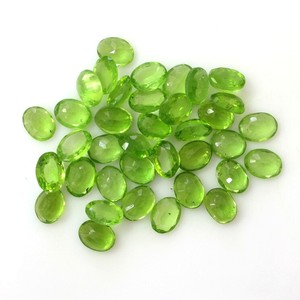 Peridoto Verde Natural 6x8MM Corte Ovalado Piedra Preciosa Suelta Calibrada Peridoto Facetado para Fabricación de Joyas Venta al por Mayor Suministro a Granel - Product Image 2