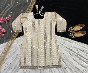 Ensemble prêt-à-porter Kurti et Dupatta traditionnel ethnique indien pakistanais, coupe ajustée, haute qualité, en Georgette avec broderie de sequins complète - Product Image 3