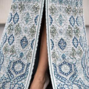 Caftán marroquí de georgette azul pastel de lujo |   Vestido Largo Elegante para Fiesta, con Bordado Intenso, Sin Arrugas, Corte Entallado y Abertura Frontal - Product Image 4