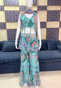 Conjunto de Lehenga Choli Bordado en Tonos Pastel con Dupatta Transparente – Diseño Floral para Bodas y Fiestas para Mujer - Product Image 3