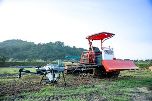 Tractor de orugas de goma HOGICO HG80VN de 80HP con transmisión por engranajes, motor diésel, equipo agrícola multifunción - Product Image 1