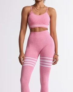 Conjunto Deportivo de Dos Piezas sin Costuras, Top Corto con Tirantes Finos y Cuello Redondo, con Pantalones de Yoga y Running con Franja de Compresión en el Muslo - Product Image 1