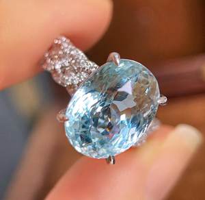 Bague halo en aquamarine Santa Maria faite à la main, or blanc 18 carats, bijoux fins de luxe, cadeau de fiançailles, cadeau de mariage pour femmes - Product Image 6