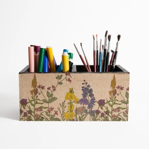 Support de rangement en bois au design unique avec finition élégante, organisateur pour la décoration intérieure, bijoux, cosmétiques et objets de collection, en vente - Product Image 4