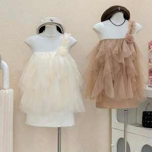 ชุดเซ็ตสองชิ้นสำหรับฤดูร้อน เสื้อผ้าผู้หญิง สวมใส่สบาย แฟชั่นธรรมชาติ ซักได้ บรรจุภัณฑ์แบบกำหนดเอง จากผู้ผลิตในเวียดนาม - Product Image 2