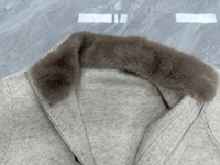 Veste d'hiver en laine beige pour homme avec fausse fourrure et double fermeture