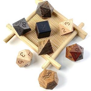 Ensemble de dés de jeu D&D en bois polyédrique à 6-8 faces, écologiques, avec logo personnalisé gravé, 7 pièces, pour enfants et adultes - Product Image 4