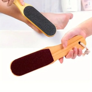 Limas de madera para pies, exfoliante para pies, elimina callosidades y piel muerta, herramienta de pedicura, masajeador de pies para el hogar, removedor de callosidades de doble cara - Product Image 1