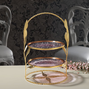 Support à desserts de style cage à oiseaux en or avec motifs floraux et assiettes en céramique. Disponible à prix de gros. - Product Image 4
