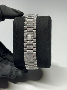 Nouvelles montres à quartz plaquées or blanc, cadran noir, pour femmes, cadeau d'anniversaire et de mariage, provenant d'un fournisseur indien. - Product Image 3