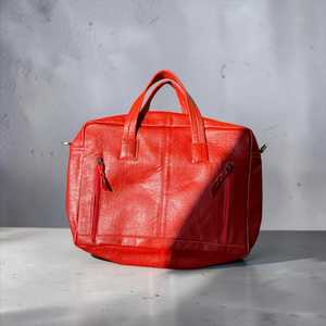 Bolso de viaje de cuero genuino rojo con detalles de piel de vaca y bolsillos bordados, estilo vintage, multifuncional y suave. - Product Image 2